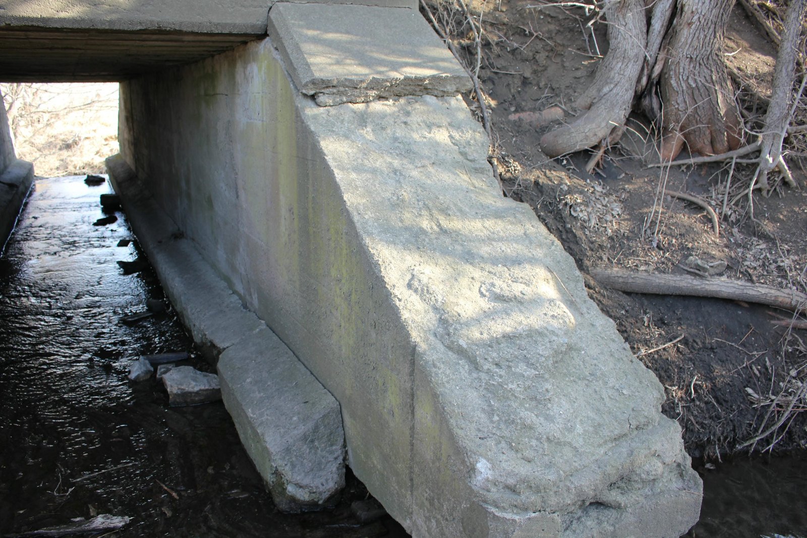 Southwest wing wall
